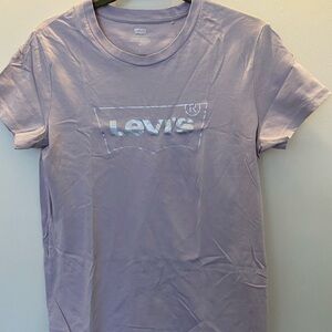 Levi’s t-shirts